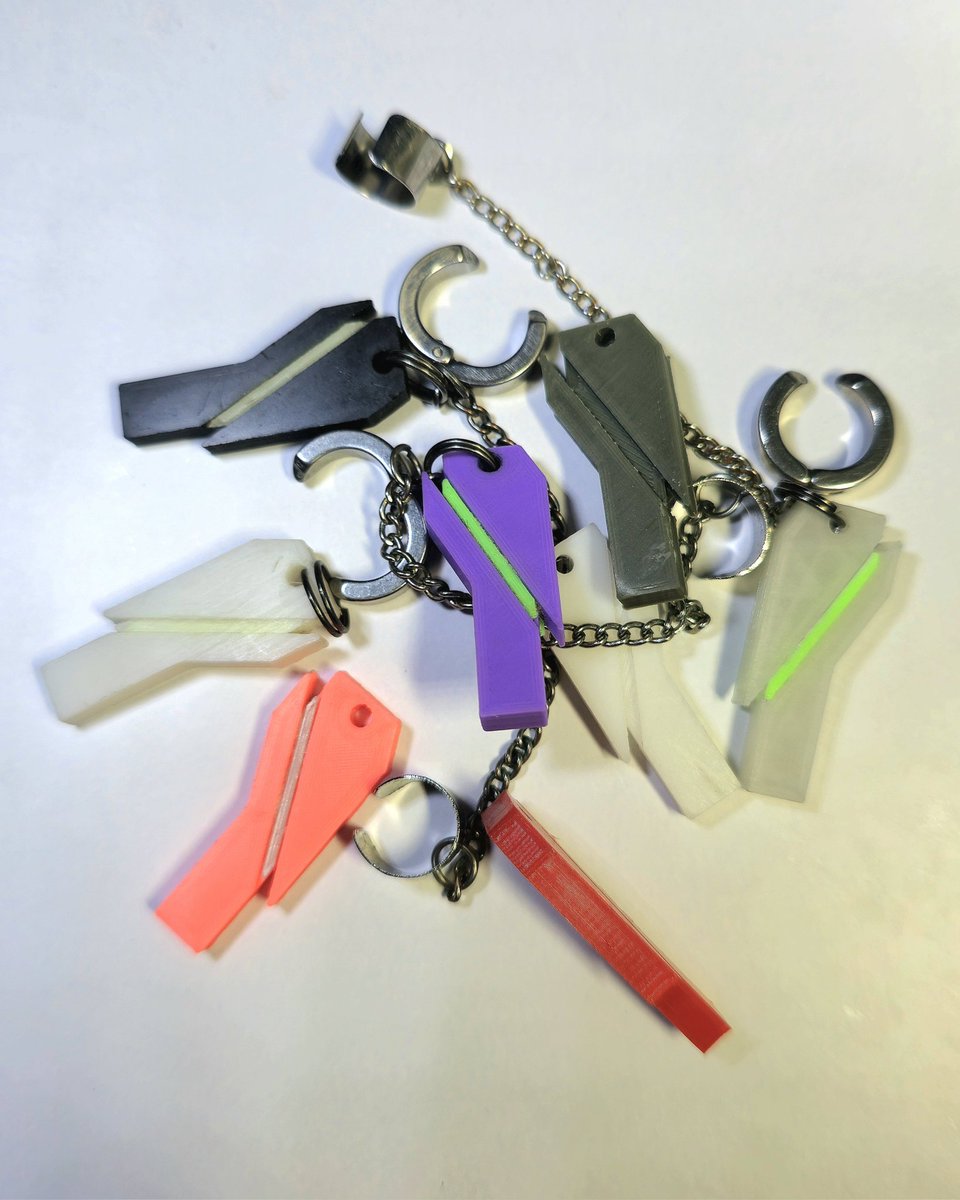 Don’t waste your Summer Style!✨
Step into the future with handmade techwear earrings from NewHaevens.net — now featuring glow-in-the-dark filament! 🌌⚙️
Perfect for everyone, with or without piercings. ❌🧷
Sleek. Bold. Cyberpunk-ready.
Made by hand — made to stand out.