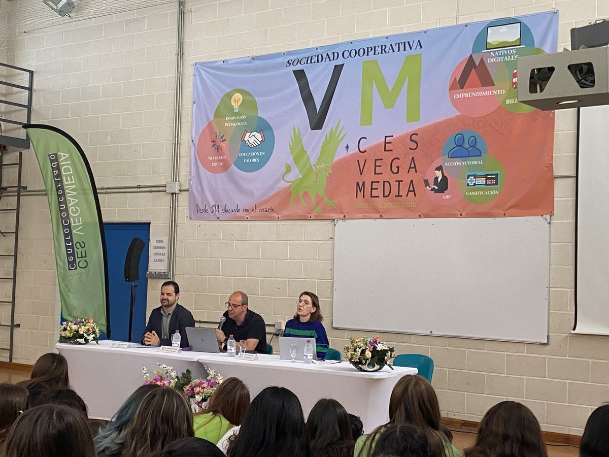 alfonsomayor's tweet photo. ⏩ Todo un honor inaugurar la XIII International Week del @cesvegamedia centrada en Dinamarca 🇩🇰 Una semana para compartir experiencias y seguir impulsando la internacionalización educativa ✨ Enhorabuena por el gran trabajo y gracias por el trato recibido. #Internacionalización https://t.co/fUBigRvEkr