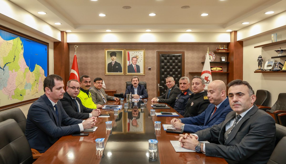 T.C. Samsun Valiliği (@tcsamsunvalilik) on Twitter photo İl #Güvenlik ve #Asayiş Koordinasyon Toplantısı
📌 İl Güvenlik ve Asayiş Koordinasyon Toplantısı, Valimiz Sayın <a href="/orhantavli_/">Orhan Tavlı</a>’nın başkanlığında gerçekleştirildi.
📌 Toplantıda Samsun'da;
✅Asayiş,
✅Güvenlik,
✅️Narkotik, terör, organize ve siber suçlarla mücadele, İl #Güvenlik ve #Asayiş Koordinasyon Toplantısı
📌 İl Güvenlik ve Asayiş Koordinasyon Toplantısı, Valimiz Sayın <a href="/orhantavli_/">Orhan Tavlı</a>’nın başkanlığında gerçekleştirildi.
📌 Toplantıda Samsun'da;
✅Asayiş,
✅Güvenlik,
✅️Narkotik, terör, organize ve siber suçlarla mücadele,
