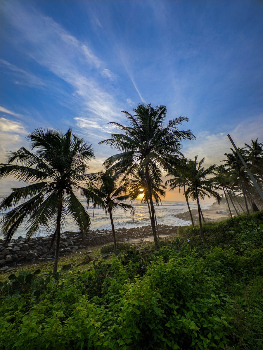 Ajeesh021997's tweet image. Hidden Gems Of Kerala
1. Umayanallor, kerala
2. Varkala cliff, kerala
3. Manthara Cliff, kerala
4. Black Sand Beach, kerala
#FramesofIndia @LavaMobile