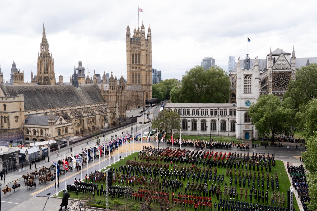The #VEDay80 military procession from Whitehall to Buckingham Palace gets underway in London, view the route and details

gov.uk/government/pub…
 
#VE80 | #VEDay80