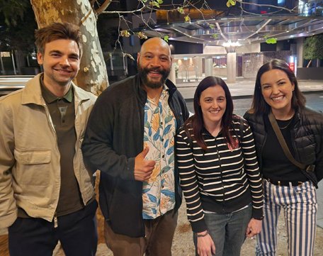 Illyria13's tweet image. Saw @rejectedjokes & Friends in Melbourne, it was fantastic, hope they come back to Oz again! Ben & co. did stage door afterwards which was lovely. Was thrilled to meet & get a photo with Ben, even though I got nervous and didn't say much 😅 #BenSchwartz #BenSchwartzandFriends