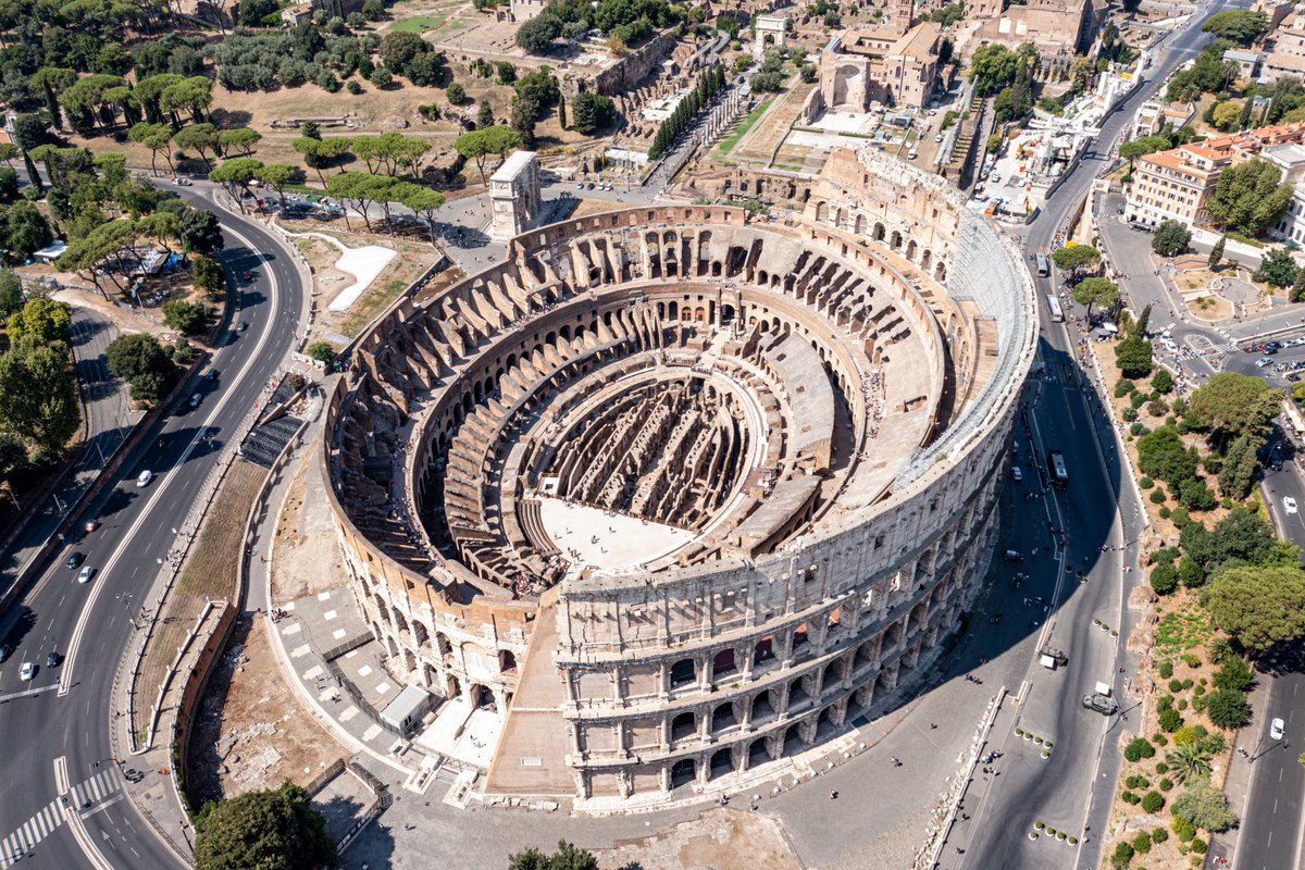 Turista si infilza sulla recinzione del Colosseo.

Tenta di scavalcare per una foto, cade e subisce una profonda ferita: 80 punti di sutura e intervento d'urgenza. Crescono le preoccupazioni per la sicurezza e il rispetto del sito archeologico. 

journalchc.com/2025/05/05/tur…
