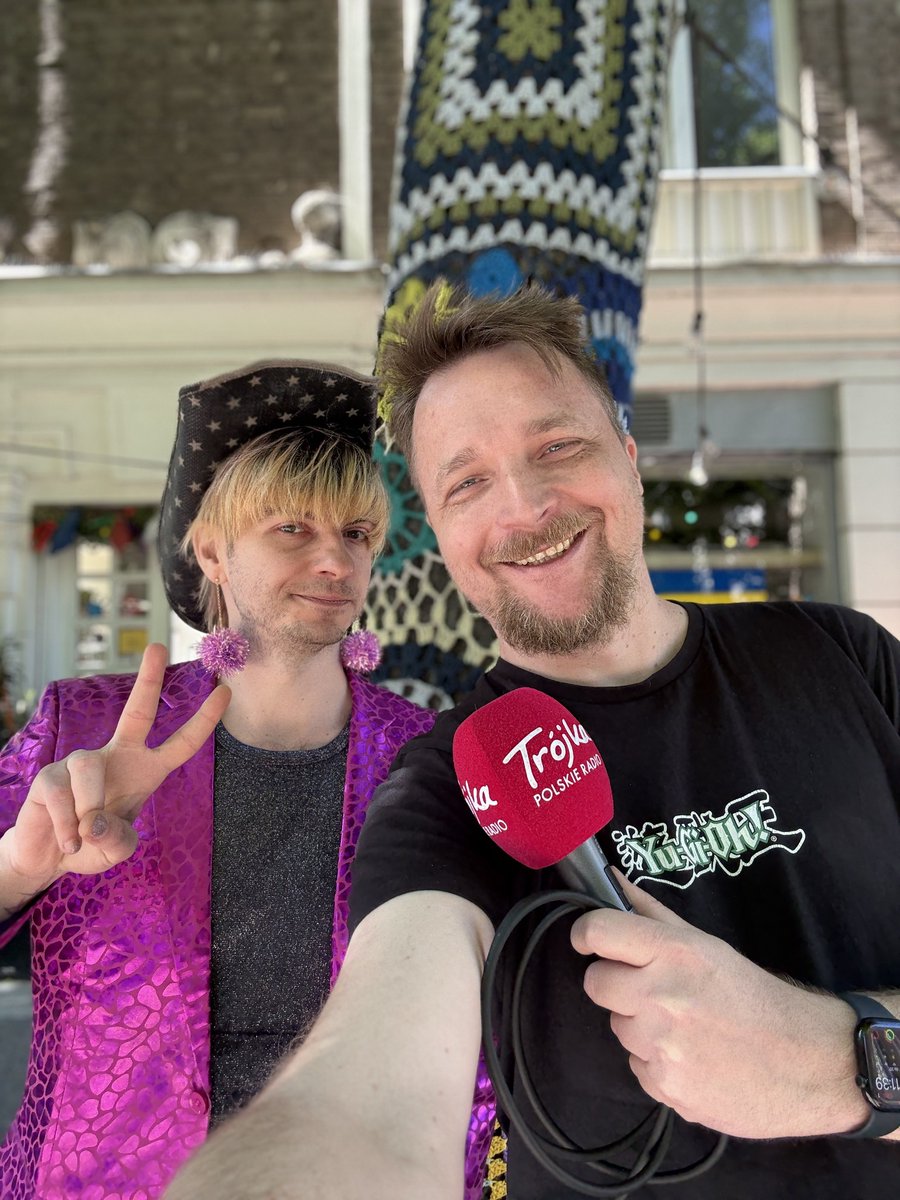 Mateusz Witczak (@mateuszwitcza14) on Twitter photo „Samograj" to audycja nazewniczo uczciwa; kiedy bowiem zaprasza Cię <a href="/radoslawnalecz/">Radosław Nałęcz</a> – możesz mieć pewność, że rozmowa potoczy się sama. W Święto Pracy pogadaliśmy sobie o giereczkowych mediach, dziennikarce w czasach TikToka oraz o queerowych chochołach. open.spotify.com/episode/0MVzEQ… „Samograj" to audycja nazewniczo uczciwa; kiedy bowiem zaprasza Cię <a href="/radoslawnalecz/">Radosław Nałęcz</a> – możesz mieć pewność, że rozmowa potoczy się sama. W Święto Pracy pogadaliśmy sobie o giereczkowych mediach, dziennikarce w czasach TikToka oraz o queerowych chochołach. open.spotify.com/episode/0MVzEQ…