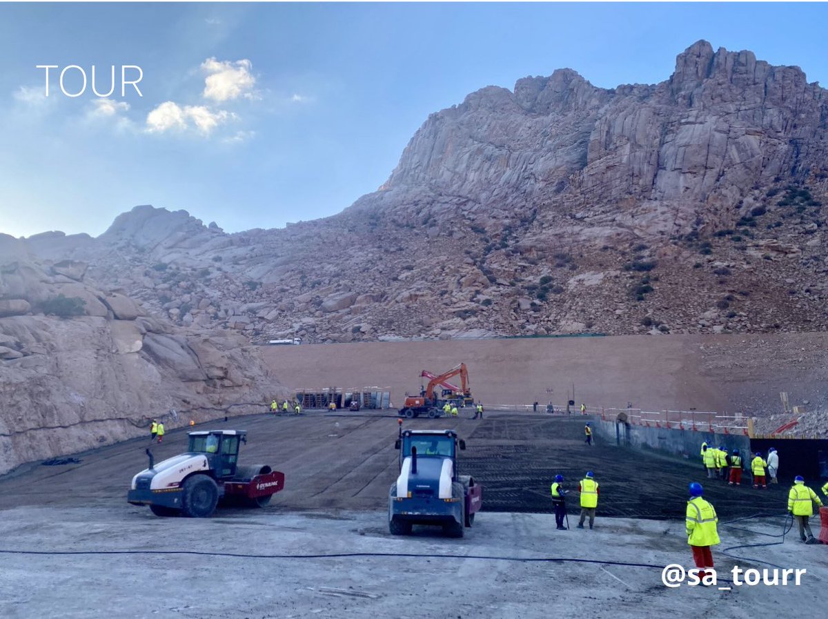 أعمال بناء أرضية سد #تروجينا في #نيوم.