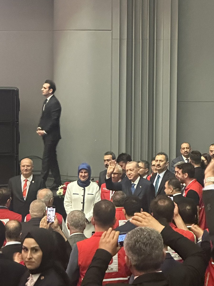 Sayın Cumhurbaşkanımız <a href="/RTErdogan/">Recep Tayyip Erdoğan</a> ın katılımı ile KIZILAY Genel Kurulumuz devam ediyor. 🇹🇷