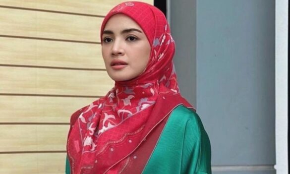 Pembekal tudung, Obor Holding Sdn Bhd dakwa selebriti terkenal, Nur Fazura melalui syarikat Pink Fate Sdn Bhd mempunyai hutang tertunggak sebanyak RM4.5 juta

Pengasas Obor Holding, Lim Boon Hai berkata mereka pernah menerima cek tendang daripada pihak beliau berjumlah RM1 juta