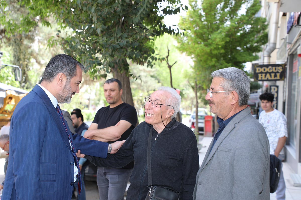 Şehrimizde asfalt seferberliği başlattık.

Birim müdürlerimizle birlikte; Namık Çitçi Caddemizde sona gelinen asfalt çalışmalarımızla ilgili incelemelerde bulunduk.

Hedefimiz; ulaşım konforunu artırmak, mahallelerimizin ihtiyaçlarını bir bir gidermek.

📍Namık Çitçi Caddesi