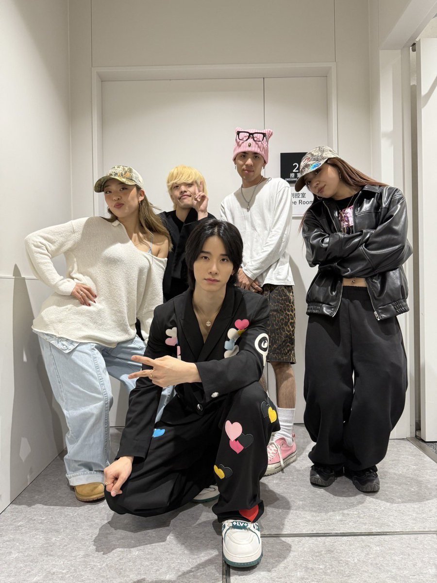 Genta Aoki 🕊 (@g3nttt) on Twitter photo 《 りそなグループ B.LEAGUE 2024-25 》
#千葉ジェッツ vs. 仙台 #89ERS 戦
シークレットゲストとして
#佐藤景瑚 さんが 5/5にリリースした
#BANANA を披露したのですが、
MV,LAPOSTAに引き続き
Dancerとして出演させて頂きました🕊
instagram.com/p/DJRP4psSeQc/… 《 りそなグループ B.LEAGUE 2024-25 》
#千葉ジェッツ vs. 仙台 #89ERS 戦
シークレットゲストとして
#佐藤景瑚 さんが 5/5にリリースした
#BANANA を披露したのですが、
MV,LAPOSTAに引き続き
Dancerとして出演させて頂きました🕊
instagram.com/p/DJRP4psSeQc/…