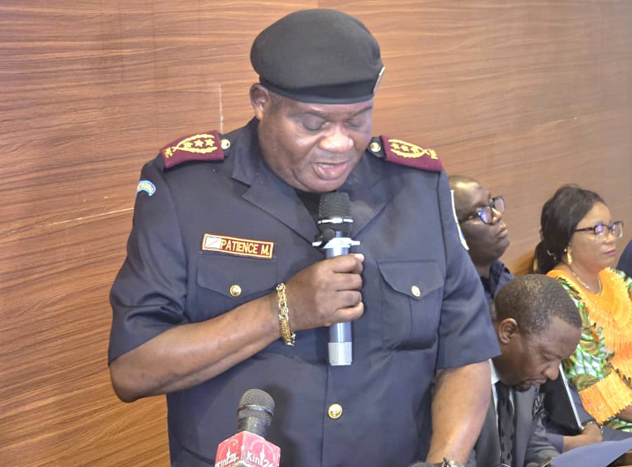 Mr l'IG PNC, je vous félicite pour votre engagement de combattre les antivaleurs au sein de la police et je vous demande de m'arrêter tous les policiers véreux et indisciplinés et rétablis moi la discipline au sein de la PNC VPM <a href="/shabani_lukoo/">SHABANI Lukoo J.</a> à l'ouverture de l'atelier ce jour