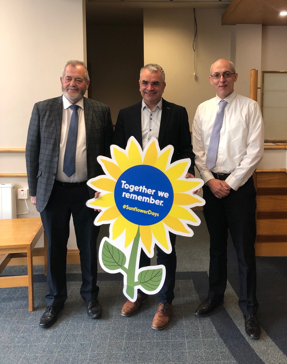 Thanks to Minister <a href="/daracalleary/">Dara Calleary</a> for launching our #SunflowerDay 2025 campaign for <a href="/GalwayHospice/">Galway Hospice</a>  with Cllr Sean Broderick. Each year, #Athenry answers the call and makes very generous contributions – at both the <a href="/TescoIrl/">Tesco Ireland</a> and <a href="/Aldi_Ireland/">Aldi Ireland</a> . See you on June 6th and 7th next.