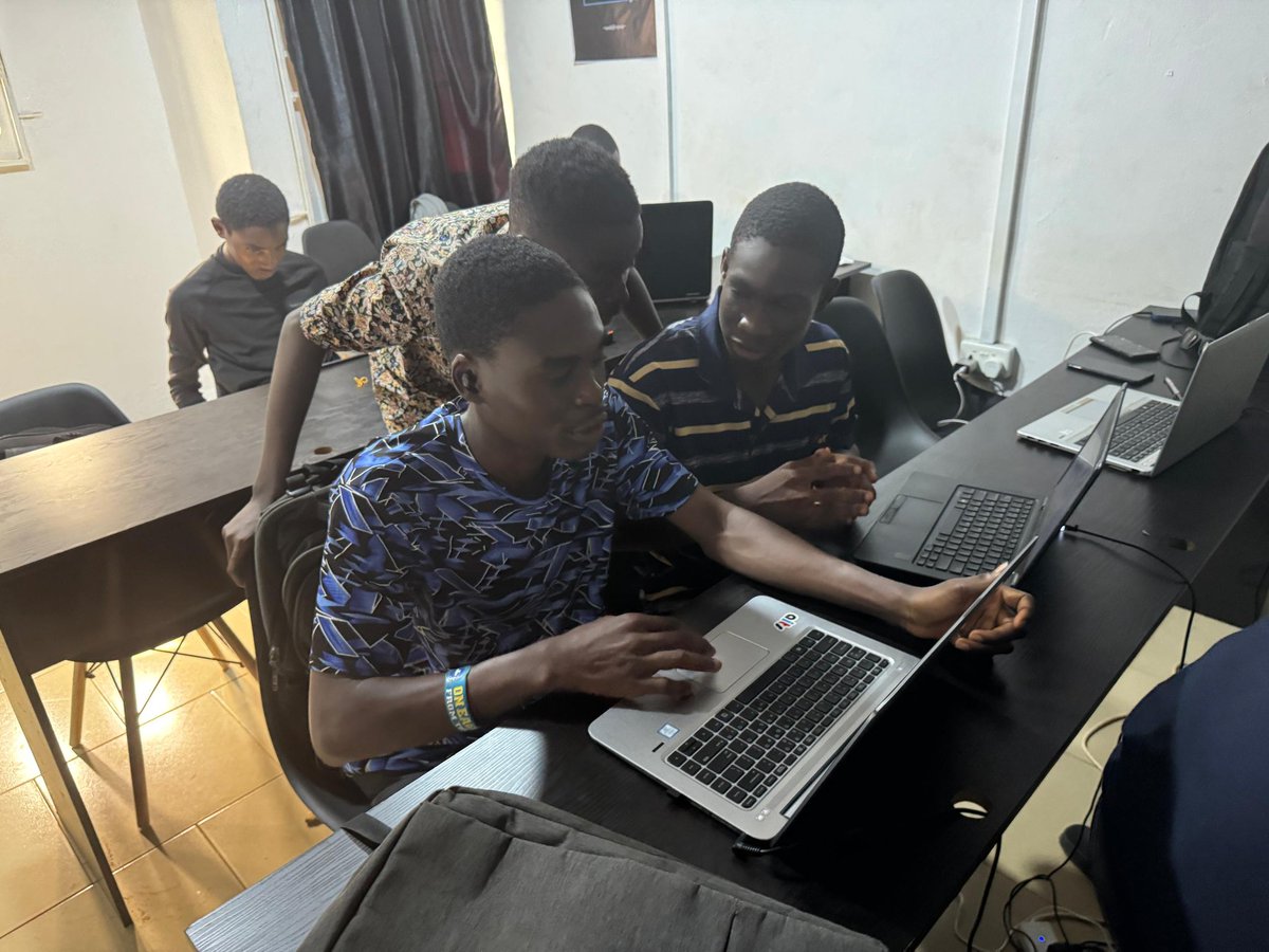 jenola_dev's tweet image. #buildingonbase @EverybNeedsBase
The foundation has been laid, and the vision is taking shape!
@Bernard_O1 thanks for the support. 
@base thanks for the opportunity. 

With each step, the blueprint for success becomes clearer. 

Stay tuned for the next milestone in Base&apos;s journey