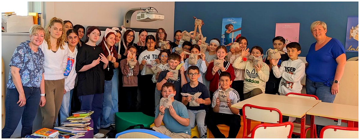 LBPascalForbach's tweet image. 🧶🤝 Échanges intergénérationnels à l’école de Marienau !
Les élèves de seconde &quot;Vêtements-Mode&quot; ont animé un atelier pompons 🐰 avec les CM1 : découpage, laine &amp;amp; créativité au rendez-vous ! Un beau moment de transmission et de coopération ✂️🧵 #Education 
@pf_mourier
@cabbeke