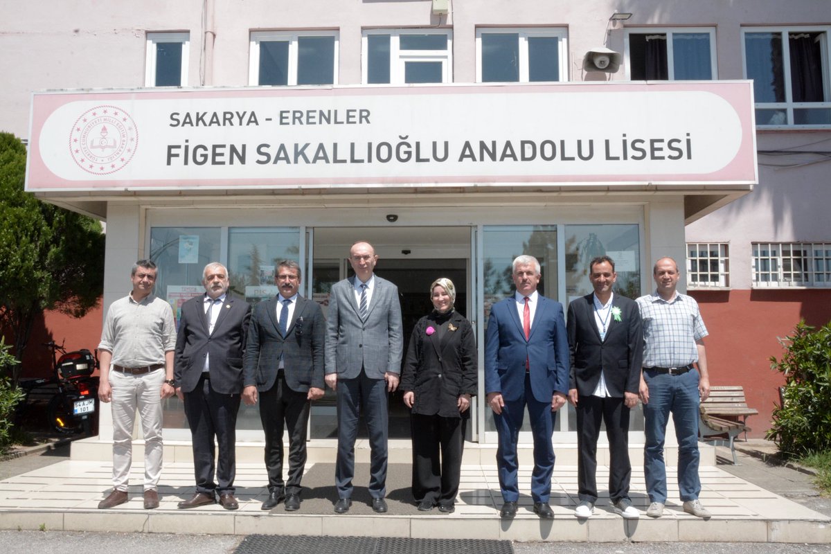 Figen Sakallıoğlu Anadolu Lisesinde TÜBİTAK 4006 Bilim Fuarı düzenlendi. Fuarın açılışını Kaymakamımız Sayın Günhan Yazar, Erenler Belediye Başkan Yardımcısı Sayın Banu Yeşil ve İlçe Millî Eğitim Müdürümüz Ayhan Ersoy birlikte gerçekleştirdi.

<a href="/gunhanyazar/">Günhan Yazar</a> 
<a href="/ayhannersoyy/">Ayhan Ersoy</a>