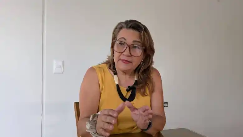 #5May #EstadoComunal 
La investigadora social Mirla Pérez alerta sobre la implementación del Estado Comunal por vía de facto, sin refrendar en la Constitución. Asegura que la participación social en las comunidades está debilitada.- <a href="/EfectoCocuyo/">Efecto Cocuyo</a>