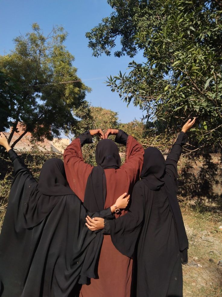 Notice the people who make an effort to stay in your life.