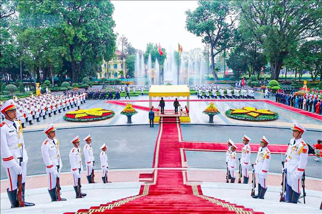 President's Media Division of Sri Lanka - PMD (@pmdnewsgov) on Twitter photo President <a href="/anuradisanayake/">Anura Kumara Dissanayake</a> met with His Excellency Luong Cuong, President of Vietnam, this morning. The dignified welcome ceremony at the Presidential Palace, complete with the Tri-Forces Guard of Honour, highlighted the enduring friendship and shared history between the two President <a href="/anuradisanayake/">Anura Kumara Dissanayake</a> met with His Excellency Luong Cuong, President of Vietnam, this morning. The dignified welcome ceremony at the Presidential Palace, complete with the Tri-Forces Guard of Honour, highlighted the enduring friendship and shared history between the two