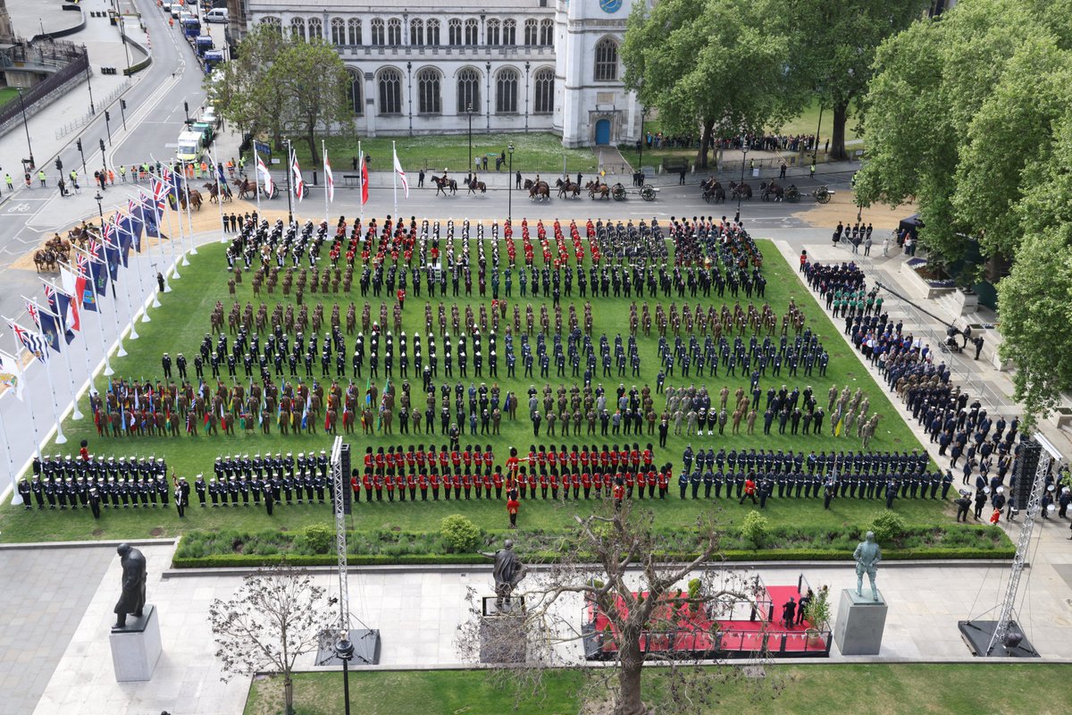 Today the Armed Forces of Ukraine joined the procession in 🇬🇧 to mark 80 years since Victory in Europe.

Their involvement reminds us that 🇺🇦 is now at freedom’s front line.

75 personnel from NATO Allies also marched.

#StrongerTogether #WeAreNATO #VEday80