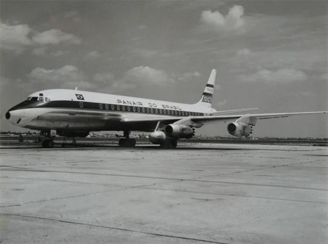 n194at's tweet photo. Panair do Brasil  
Douglas DC-8-33 
MIA/KMIA Miami Intl Airport
Date: 1961
Photo credit Reginald Rowe
#AvGeek #Airline #Aviation #AvGeeks #Douglas #DC8 #MIA @iflymia #Miami  #PanairDoBrasil #Brazil https://t.co/NVcdevbcQI