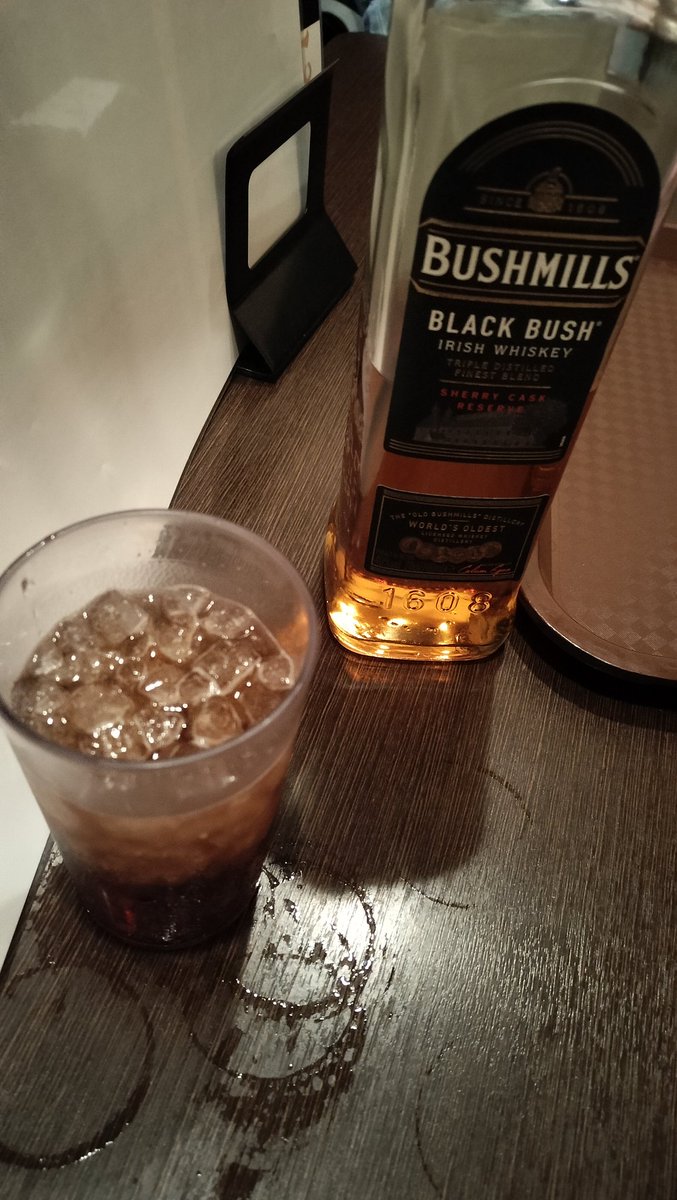バーボンより、アイリッシュの方がコーラに合うと思ってるのは、私だけではないはず。