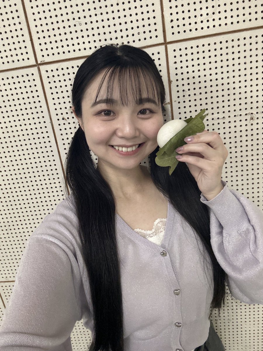 皆様こんばんは⭐️

本日も舞台 #最高の恋愛 リアリティショー
稽古でした❤️

恋歌ちゃんのこともっと考えるぞ！！

そして今日は #こどもの日 🎏
脚本演出の茶々さんから柏餅をいただきました✨

⬇️ご予約お待ちしてます💕
quartet-online.net/ticket/saiko_r…