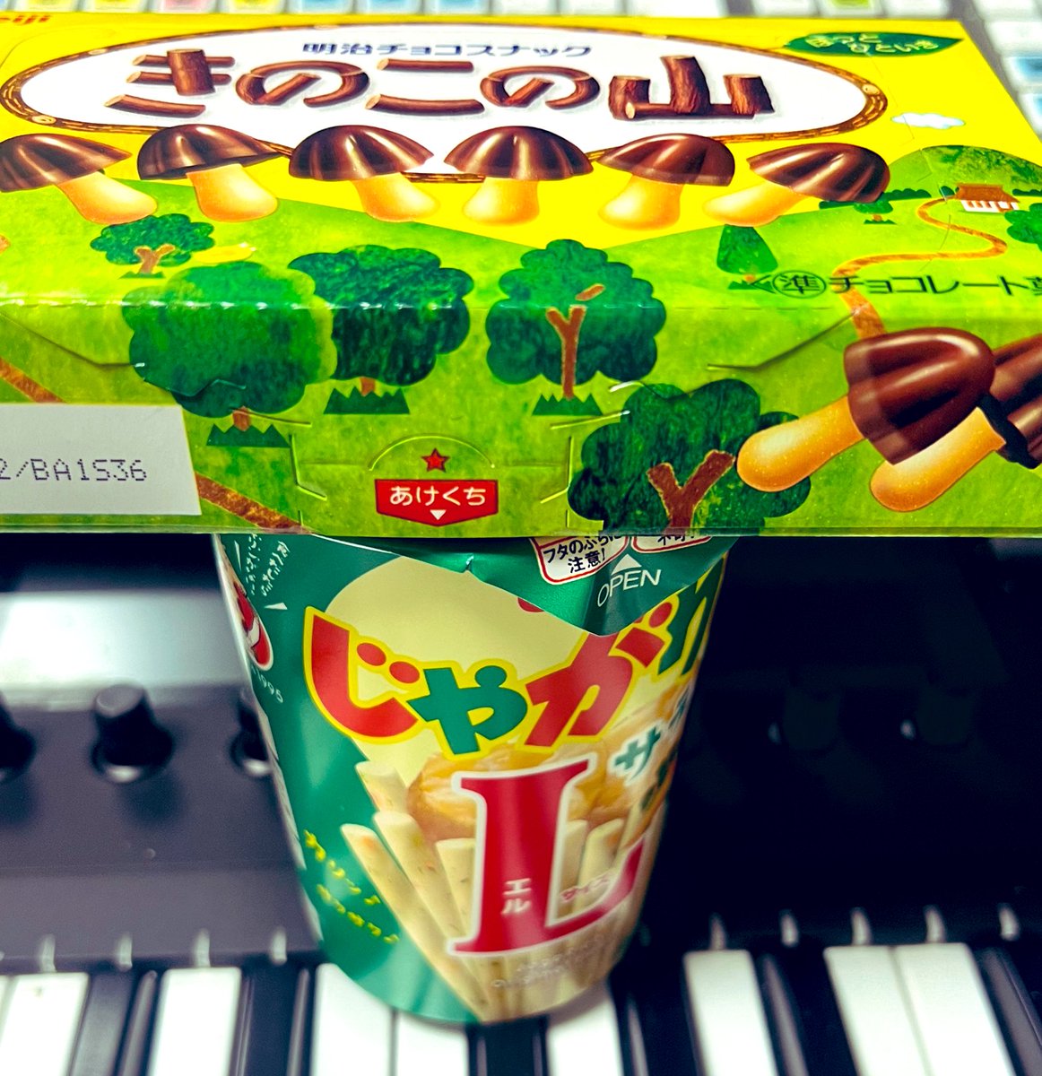 ちょっと小腹が空いたから
コンビニで久々に買っちゃったお菓子

あ、僕特に戦争起こす気ないので
どっちも好きなんで

さて、#かりちゅま 観ようか