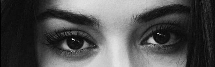 و أيُ جمالٍ بعد جمال عينيك يوصَّف