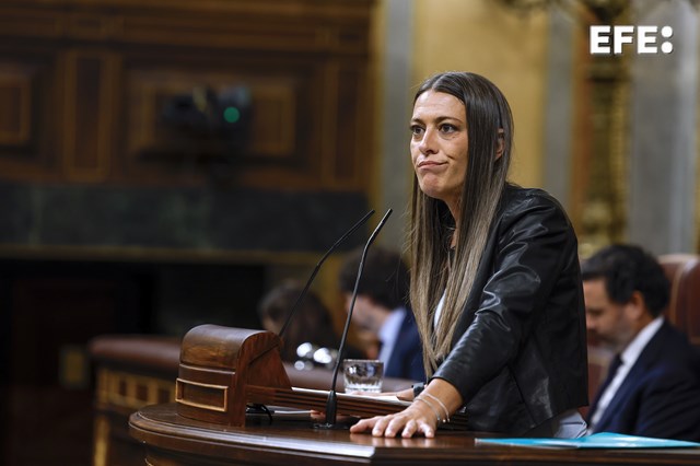La portavoz de JxCat en el Congreso de los Diputados, Míriam Nogueras, anuncia que su grupo presentará una enmienda a la totalidad al proyecto de ley del Gobierno para reducir la jornada laboral a 37,5 horas semanales.

efe.com/economia/2025-…