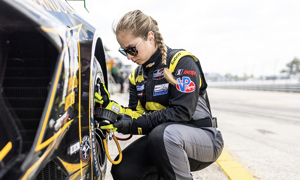 🔍 IMSA INSIDER: In its latest <a href="/IMSA/">IMSA</a> Insider piece, <a href="/MichelinRaceUSA/">Michelin Racing USA</a> explores the role of <a href="/AWARacing/">AWA</a> tire specialist (and baking pro) Ashley Baily.

sportscar365.com/imsa/iwsc/mich… #IMSA