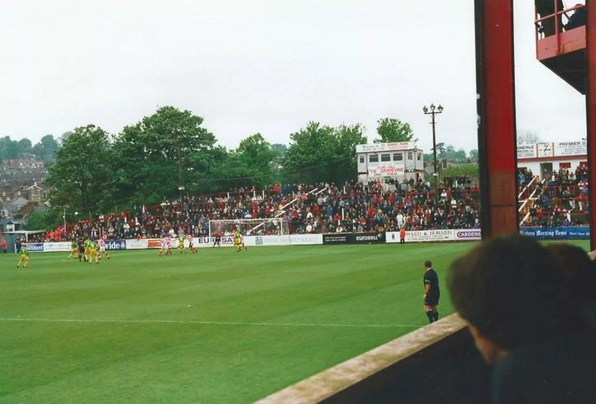 72Concourse's tweet image. Old School EFL Grounds: Exeter City🔴⚪️
🏟️St James Park
#efl #ecfc