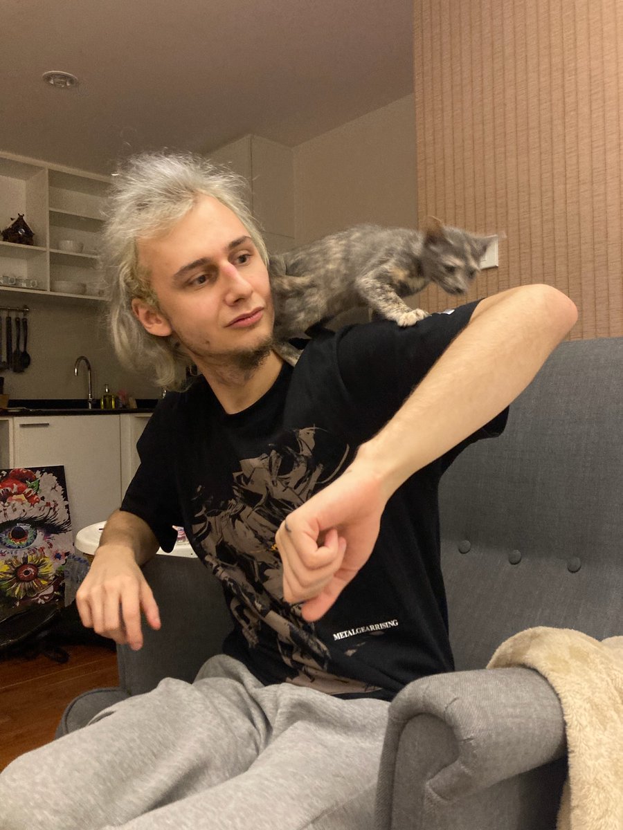 daihaminkey's tweet image. Привет, я Тима. Я делаю игры

Одного проекта мне всегда мало, поэтому сейчас работаю сразу над тремя: ретро-шутером, визуальной новеллой и adult free-to-play

Я технический директор и продюсер — моя работа уверенно отвечать на вопрос «а не ебанет?» А еще иногда пишу код и…