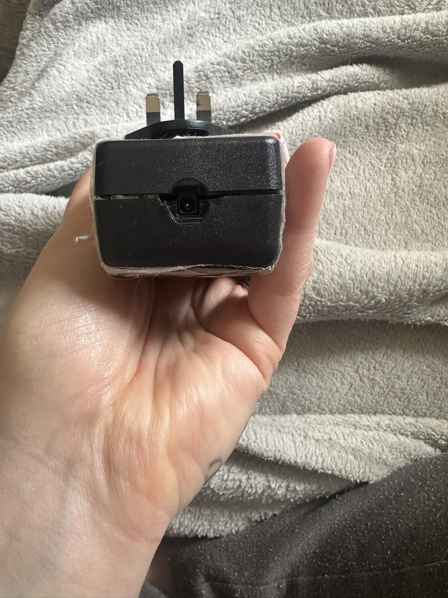 Minitheminx9's tweet image. Pics of needed plugs 🙏🏼