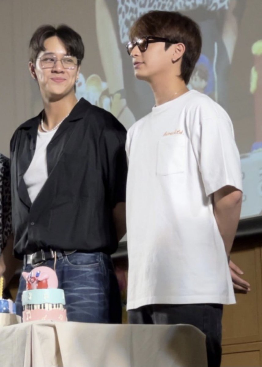 praningamzesi's tweet photo. Nanon's loving gaze and Chimon's princess stance... always the same🥺

#SFxNanon
#SFxChimon  
#SFxNanonChimon https://t.co/HupX1nC6DX