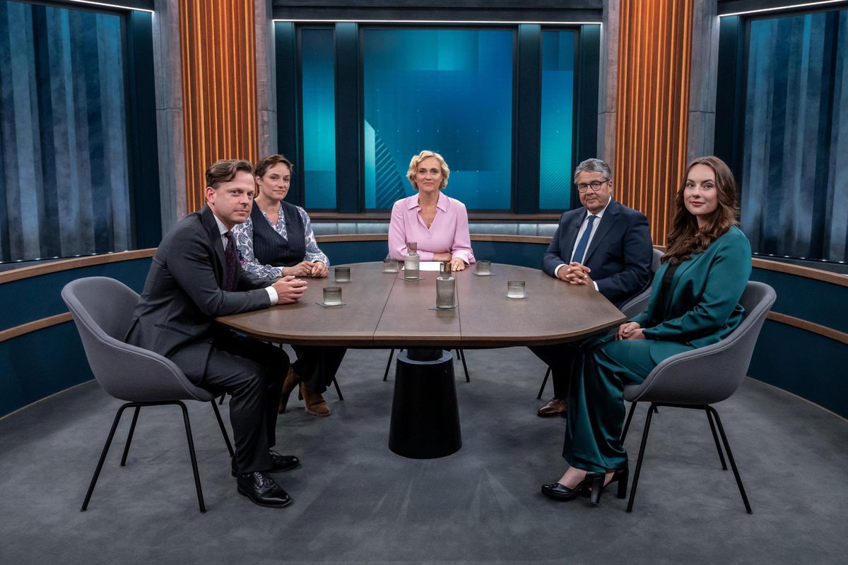ARD Kyjiw-Korrespondentin <a href="/barthreb/">Rebecca Barth</a> war im <a href="/CarenMiosgaTalk/">Caren Miosga</a> und hat die teils schief geführte öffentliche Debatte zurechtgerückt: „Gebiet gleich Friede ist eine Gleichung, die falsch ist.“ Putin geht es nicht um Gebiete, sondern um die Zerstörung der freien &amp; souveränen Ukraine.