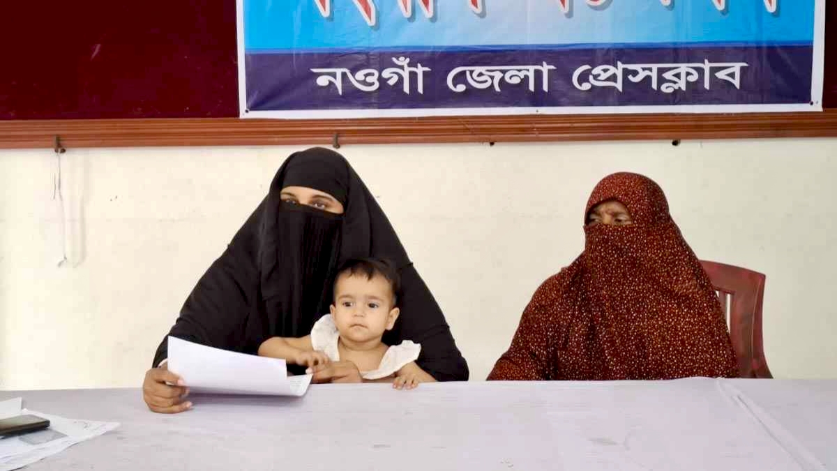 প্রতারণার অভিযোগে বাবার বিরুদ্ধে মেয়ের সংবাদ সম্মেলন