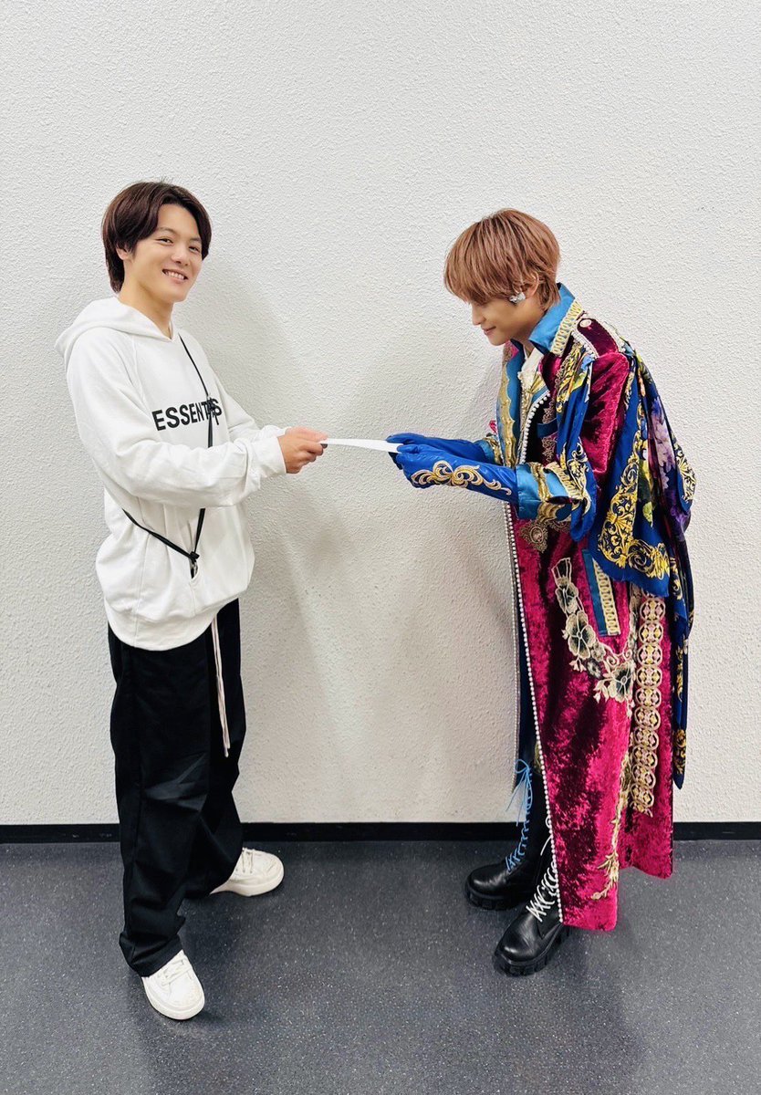 j_nakama_w7_3's tweet photo. ねえ聞いて！

龍太ほんまに来てくれたんやけど！！笑

色々と、ありがーとぉ(*´-`)

顧問料、しっかりとお支払いしました。

※本当は払ってません。笑 https://t.co/bfdiz9gZXA