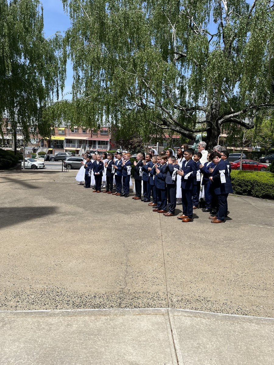 sfdc_school's tweet photo. On Saturday, SFdC First Communion Students celebrated and were blessed with receiving their sacrament of the Eucharist. God Bless to All!🙏🏻💜 https://t.co/wrxQAJzia7
