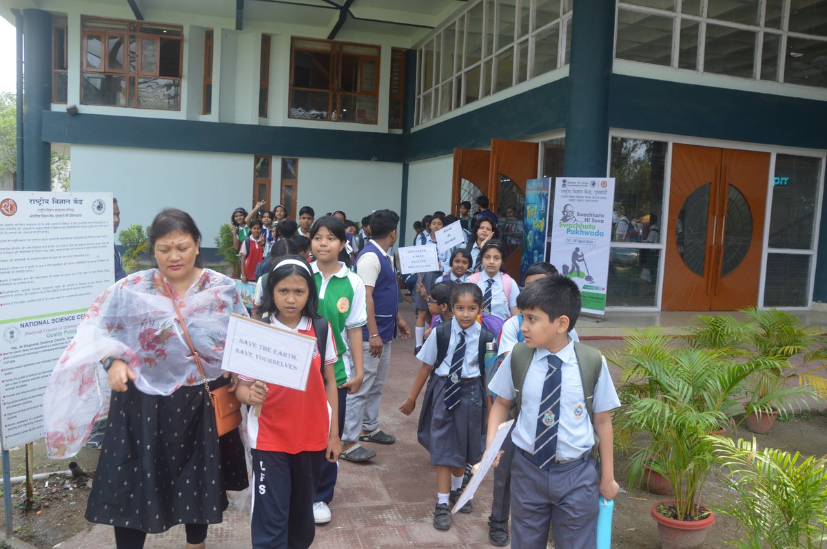ncsmgoi's tweet image. to a #PopularScienceLecture on &apos;Dynamic Earth&apos; by Shri Subhasis Roychaudhuri, Director (Technical Co-Ordination), @GeologyIndia, Guwahati- the @NSCGuwahati, a unit of @ncsmgoi, @MinOfCultureGoI brought together visitors to raise awareness &amp;amp; inspire action for our planet.

(2/2)