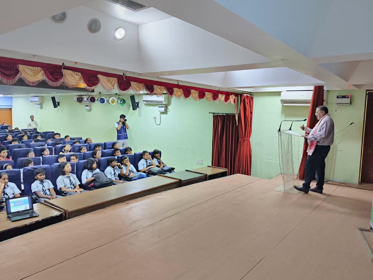 ncsmgoi's tweet image. to a #PopularScienceLecture on &apos;Dynamic Earth&apos; by Shri Subhasis Roychaudhuri, Director (Technical Co-Ordination), @GeologyIndia, Guwahati- the @NSCGuwahati, a unit of @ncsmgoi, @MinOfCultureGoI brought together visitors to raise awareness &amp;amp; inspire action for our planet.

(2/2)