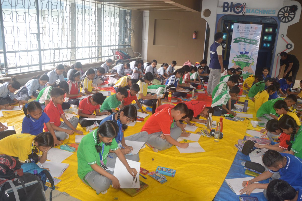 ncsmgoi's tweet image. to a #PopularScienceLecture on &apos;Dynamic Earth&apos; by Shri Subhasis Roychaudhuri, Director (Technical Co-Ordination), @GeologyIndia, Guwahati- the @NSCGuwahati, a unit of @ncsmgoi, @MinOfCultureGoI brought together visitors to raise awareness &amp;amp; inspire action for our planet.

(2/2)
