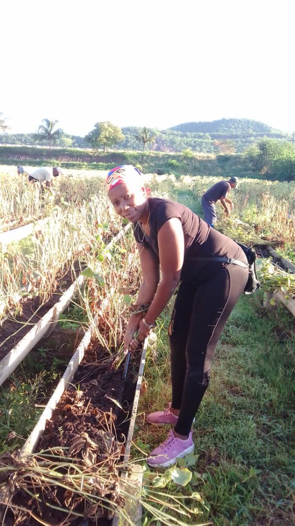 Así es y será siempre. La Primera Infancia siempre presente. Esta vez en Laguna blanca aportando en la producción de alimentos. #Santiago #CubaMined <a href="/ManuelFalconH/">Manuel Falcón Hernández 🇨🇺</a>