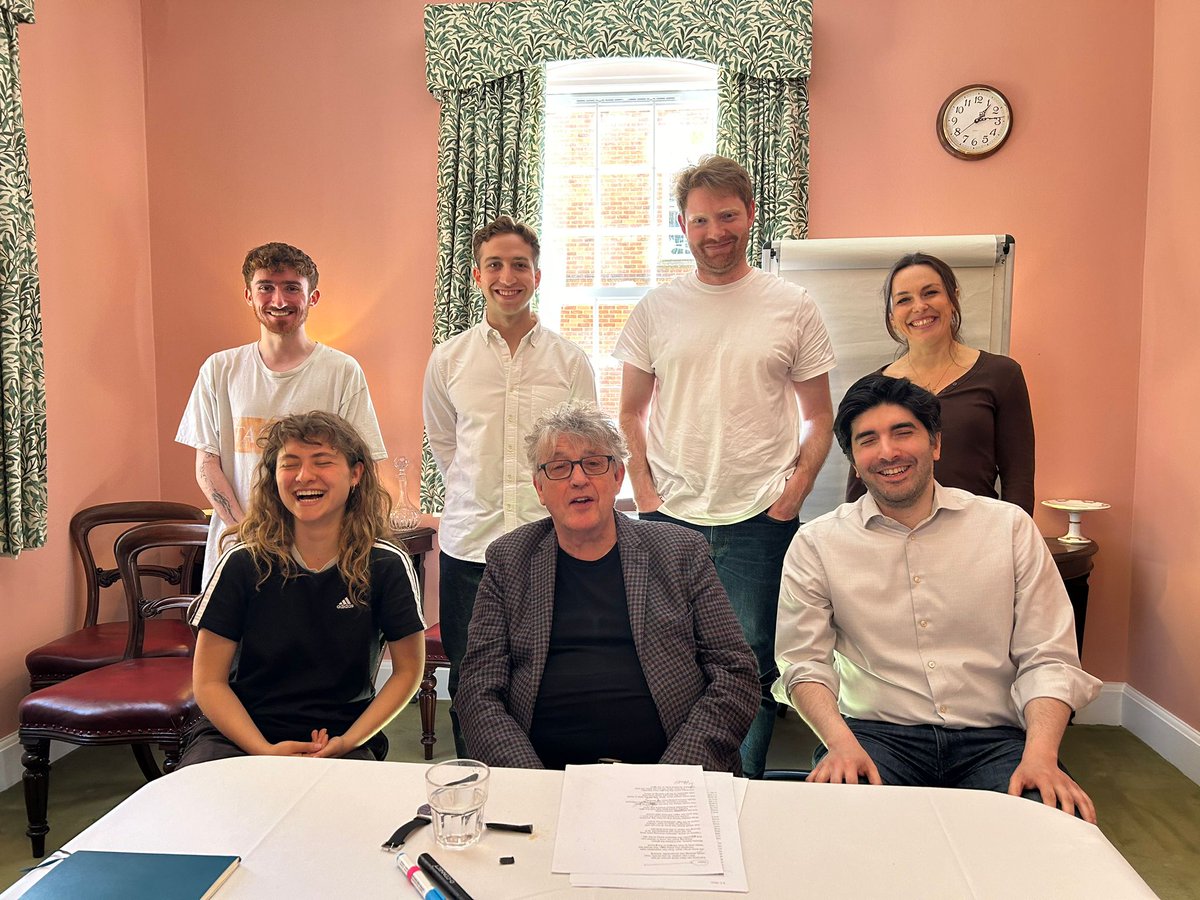 Some photos from our poetry workshops with the incredible Paul Muldoon on May 3. Thank you to all of those who attended and brought their incredible ideas and enthusiasm along!

#oxford #oxfordwritershouse #poetryworkshop #paulmuldoon #writerscommunity