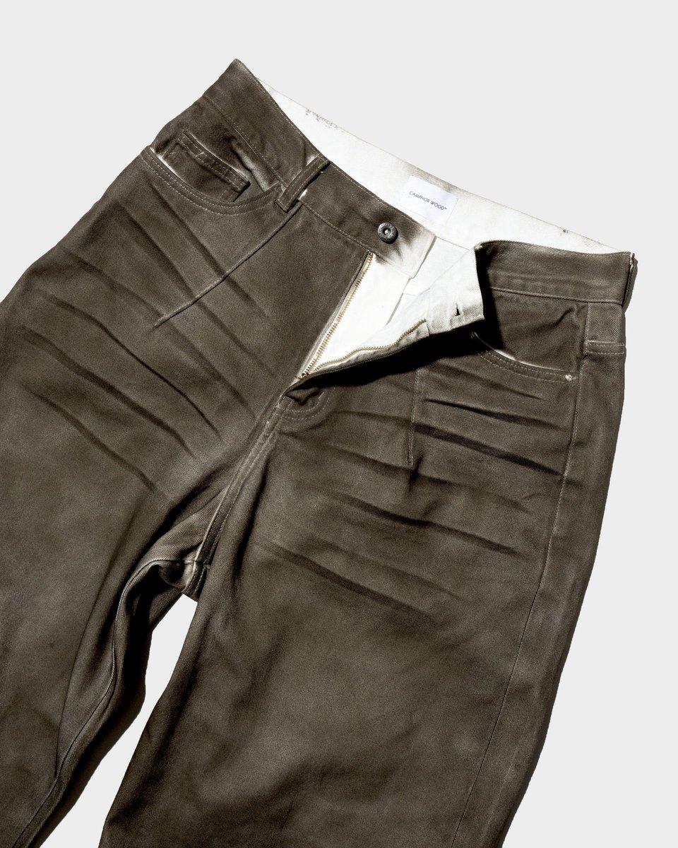 NEW RELEASE - 25SPRING/SUMMER

生成りデニムに特殊なスプレー加工とヒゲ加工を施したヴィンテージ感ある風合いを表現したスプレージーンズ。