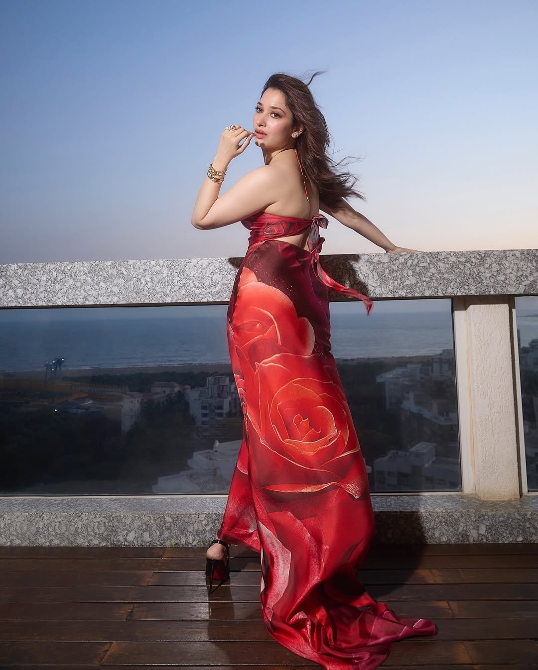 GqLvks8b0AAbe24?format=jpg&name=large