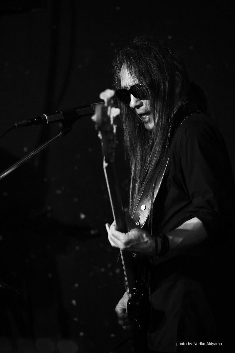 2025.4.29 難波BEARS

Canis Lupus Tour 2025 
"aeroperspective"
　　　　　　　⑧(〜⑩)

「天使」最高！

音が寄り添うような演奏で私は涙。
このバンドって良いなとあらためて思いました。

#箕輪政博
#森川誠一郎
#ヤマジカズヒデ
#CanisLupus #aeroperspective