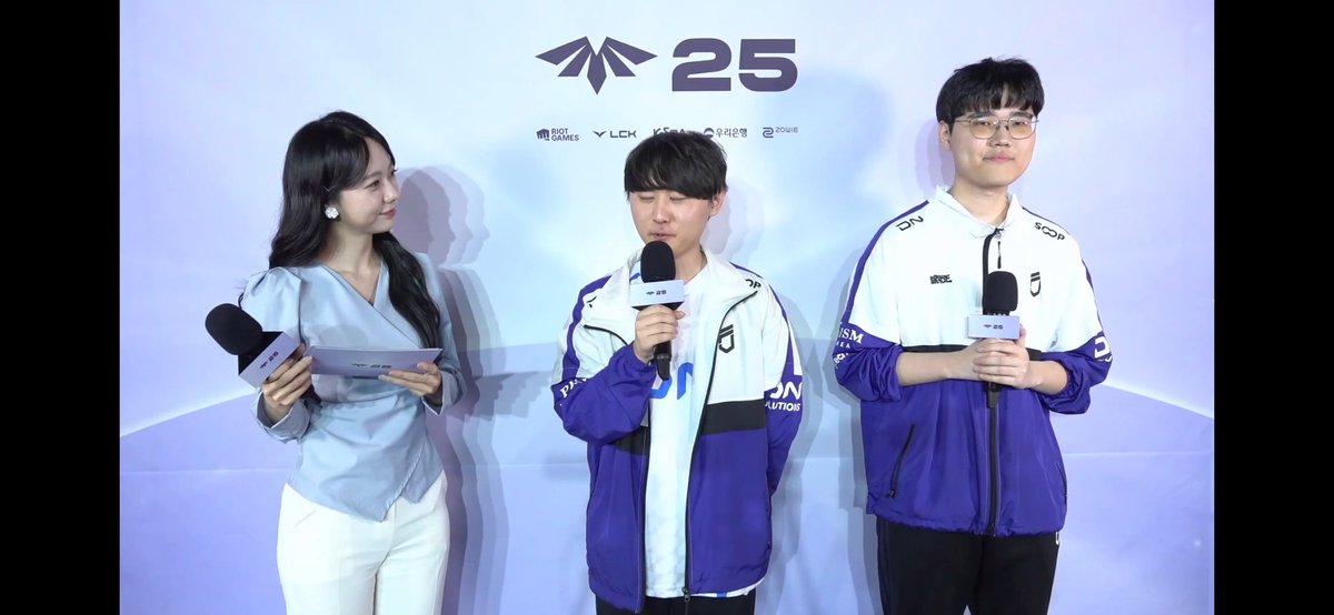 표식: 2군 코치님들이 틀을 잘 짜주셔서 그대로 했는데 이긴 것 같습니다

불: 지난번에 져서 이번에 무조건 이긴다는 마인드로 왔는데 이겨서 좋습니다

👏