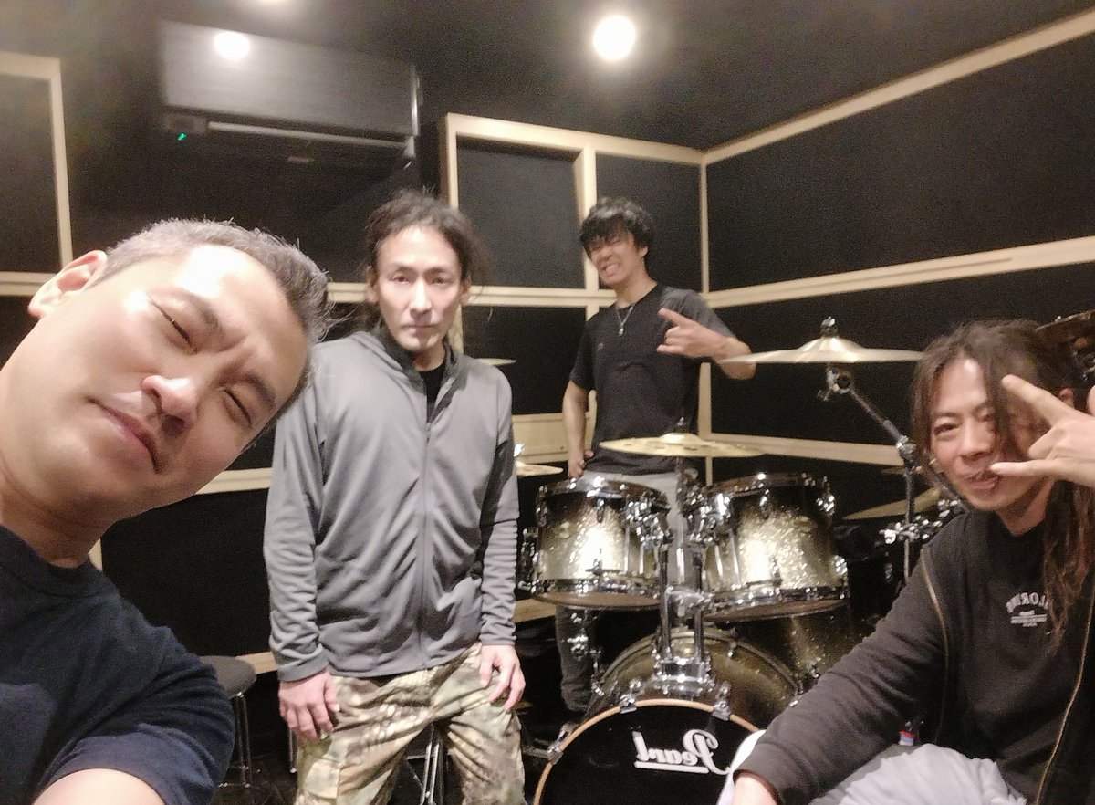 hellfire_jp's tweet image. 本日もライブ前の仕上げのリハをしてきました🤘
HELLFIRE feat LEAはバッチリ仕上がっています！！

5/10は、これでもかというくらい熱くストレートな曲たちが皆さまをお迎えいたします🔥

休ませませんよ〜🫨