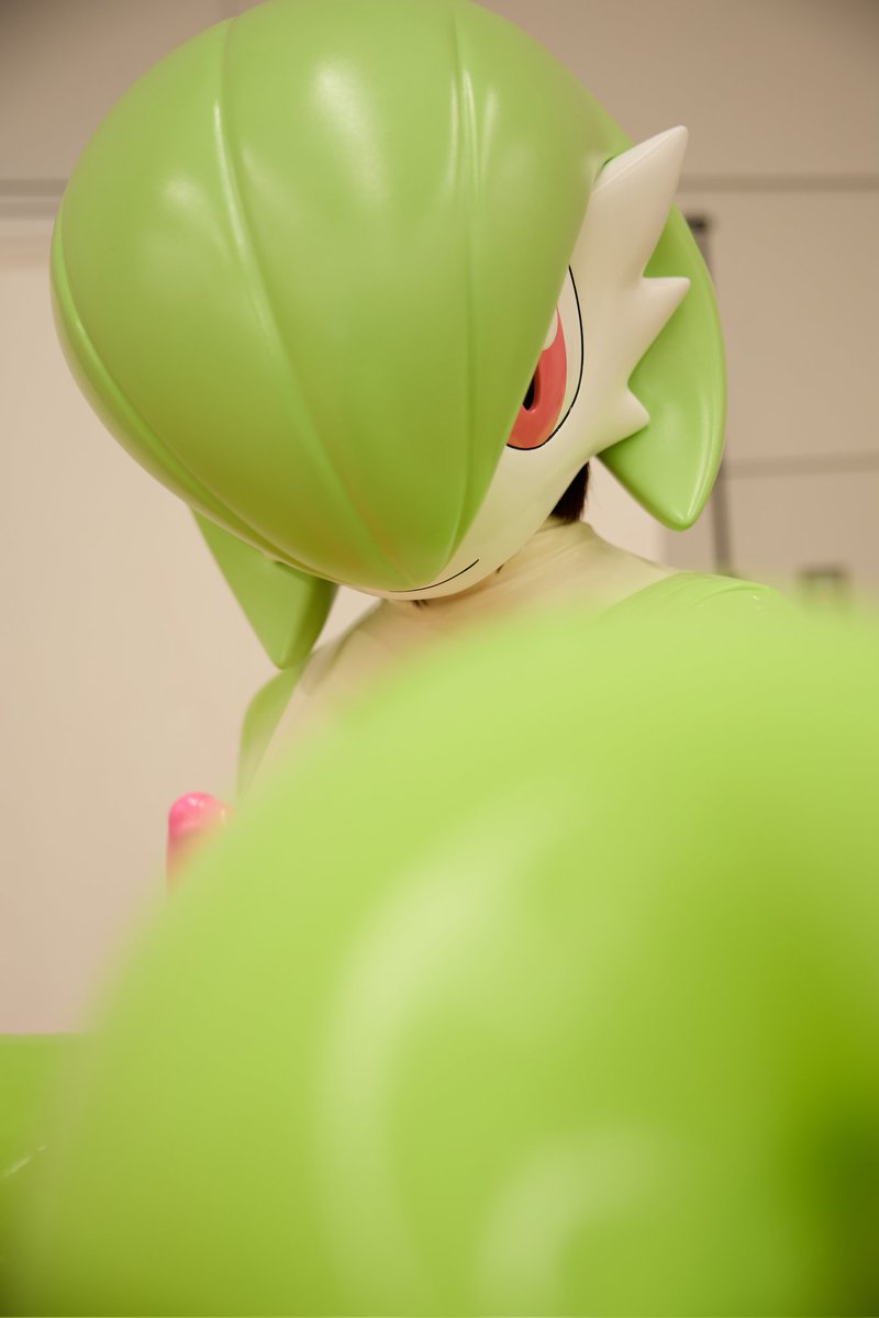 <a href="/goukaou/">Goukaou kigurumi studio</a> さんのところのサーナイトさん。ラバー素材良き…スウツ…！
#kig_doll2 
※どちらに送るべきか分からなかったので、此方で勝手にアップします。申し訳ない😖