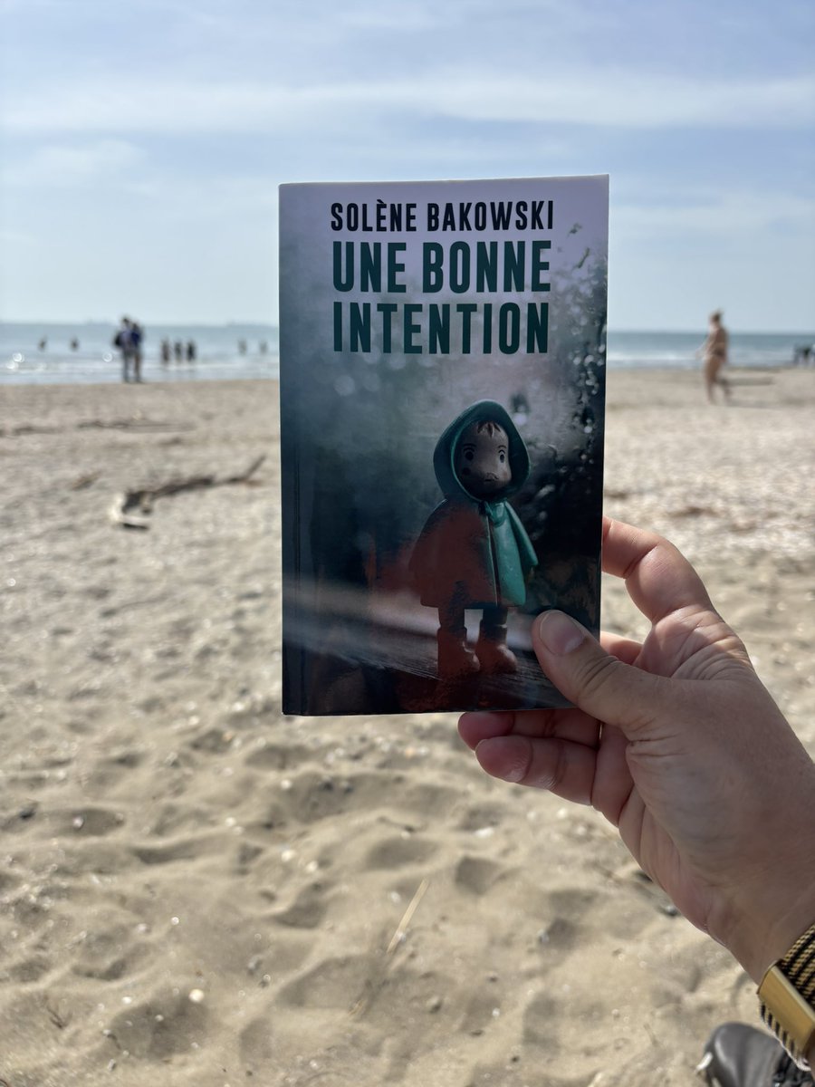 Avec une bonne intention on renoue avec le roman noir. Mati a perdu sa mère et ses repères. Plus elle avance, plus elle a envie d’en finir. Et puis il y’a cette rencontre qui va la sauver ou la perdre. C’est dur, beaucoup de sentiments pendant cette lecture intense.