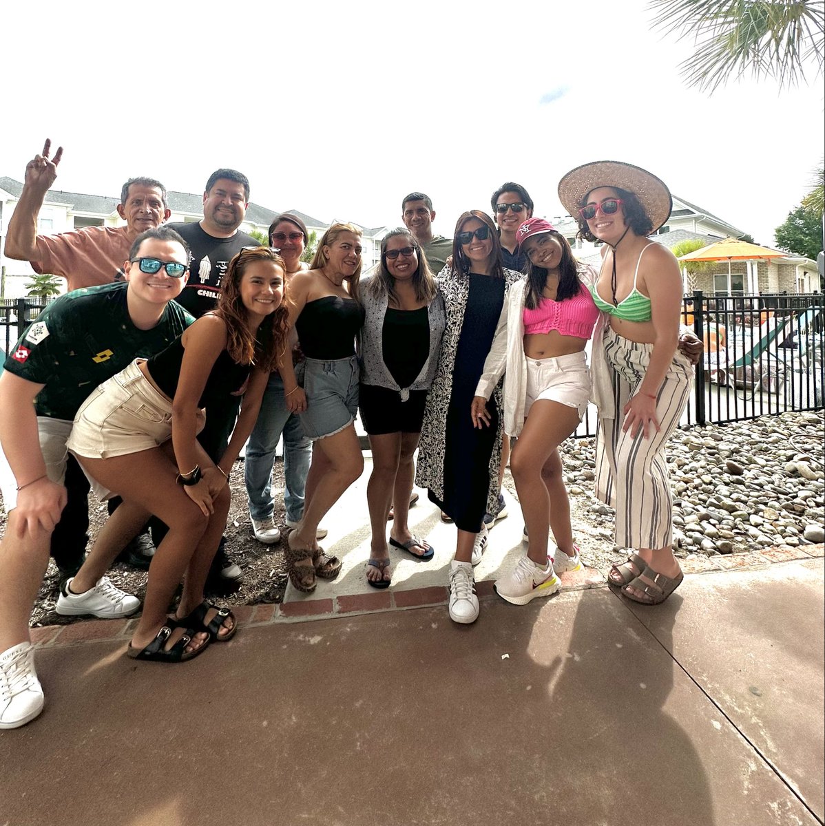 0921Aleja's tweet photo. We got together as teachers, shared traditional dishes from our countries, and spent a wonderful afternoon connecting, laughing, and enjoying great food. 🌍🍽️💬 #CulturalExchange #TeacherLife https://t.co/1aQ7k5gSmb